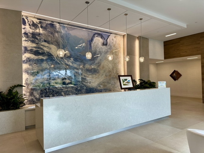 Welcoming and luminated lobby with beautiful statement wall